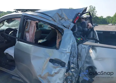 2009 Toyota Tundra Sr5 5.7L V8 z USA, uszkodzony, nr VIN 5TFDV541X9X092600